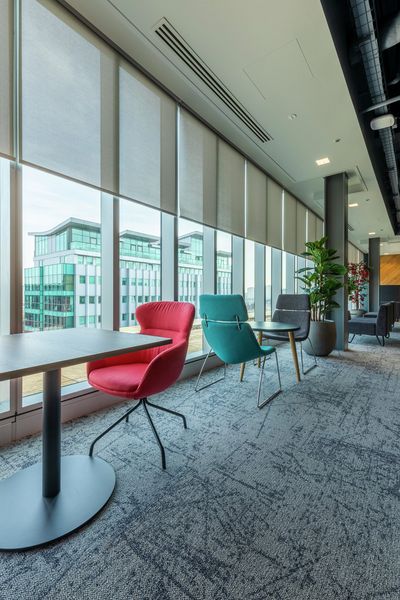 Rollo-Systeme, SG 4960, Versascreen 1-10%, Virgin Money, Glasgow, Scotland, United Kingdom