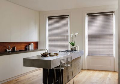 Horizontal-Jalousien, SG 8960, Room shot, wood slats 50mm