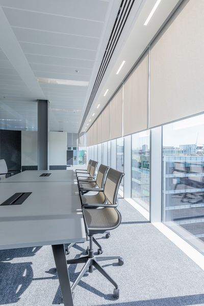 Rollo-Systeme, SG 4910, Versascreen 1-10%, Virgin Money, Glasgow, Scotland, United Kingdom