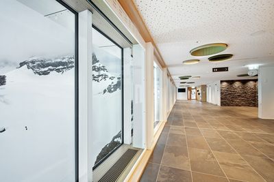 Rollo-Systeme, SG 4970, Aluscreen Futura 3%, Room shot "Glacier Restaurant Jungfraujoch", Switzerland