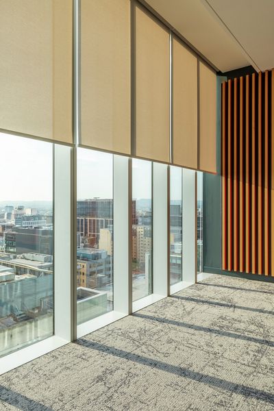 Rollo-Systeme, SG 4960, Versascreen 1-10%, Virgin Money, Glasgow, Scotland, United Kingdom