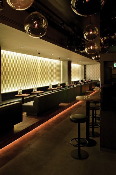 Vertikal-Lamellen, SG 2810, Multi Visio, Room shot "Amber Club", Zurich, Switzerland, Vertical Waves